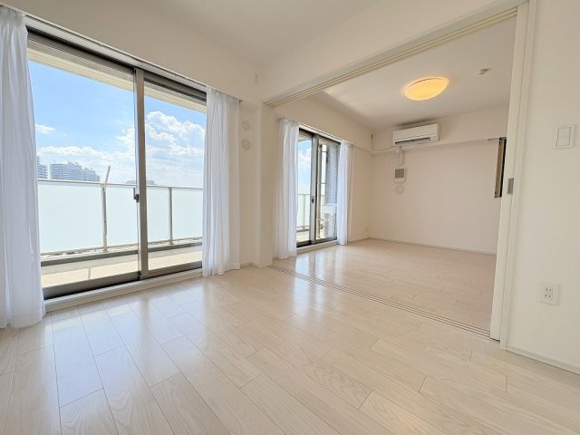 グランメディオ新三郷の洋室|リビング横の洋室5帖