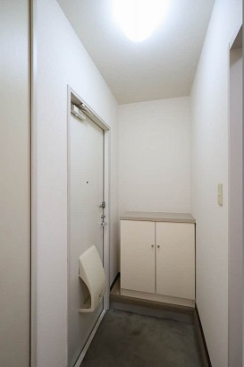 広島市安佐北区口田５丁目のアパートの玄関