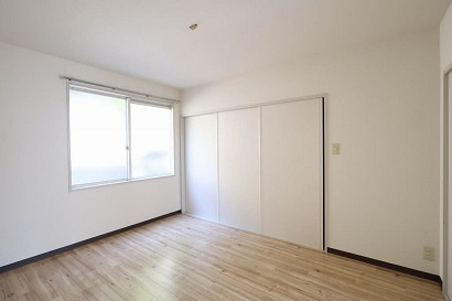 広島市安佐北区口田５丁目のアパートの寝室