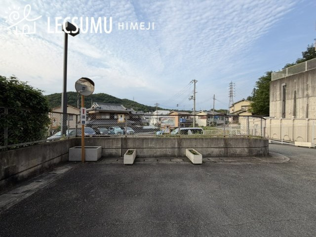ライオンズマンション姫路西今宿の駐車場