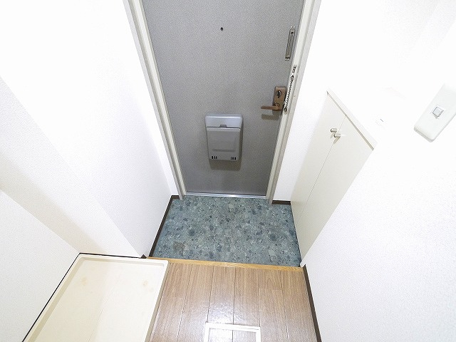 グレイスフローラ富雄の玄関