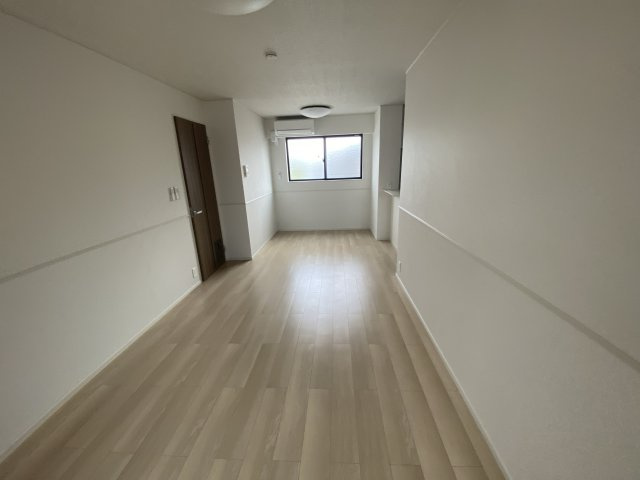 シャリテイ・ベルⅠの居間・リビング