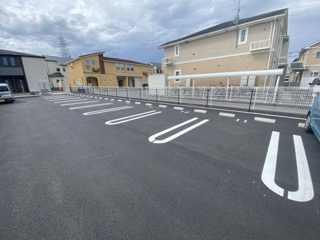 シャリテイ・ベルⅠの駐車場