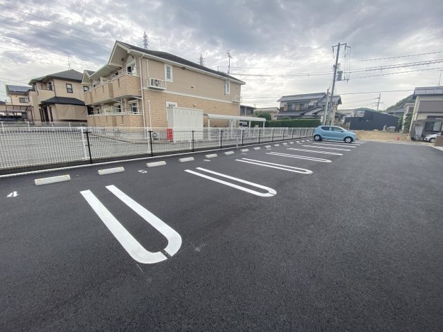シャリテイ・ベルⅡの駐車場