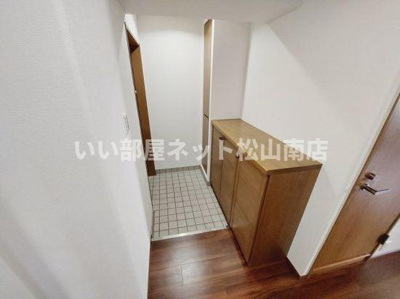 【玄関】 | ロイヤルメゾン岩崎町