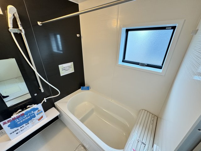 リーブルガーデンS  前橋茂木町第３　７号棟の浴室|１坪タイプのフルオートバスです！
足を延ばして入れる広さなので一日の疲れも癒されますよ♪
室内物干しや浴室乾燥機もあるのでお天気の悪い日にはランドリースペースとしてもご利用できます！