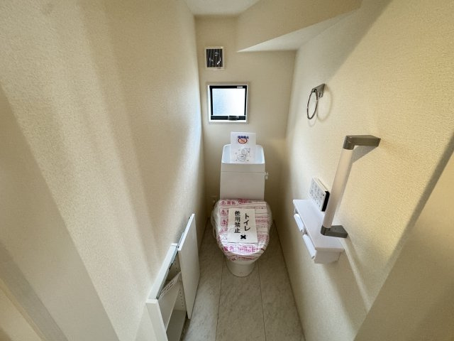リーブルガーデンS  前橋茂木町第３　７号棟のトイレ|1階トイレです。清潔感のある白を基調としています。
温水洗浄・便座暖房機能の付いた快適なトイレです☆