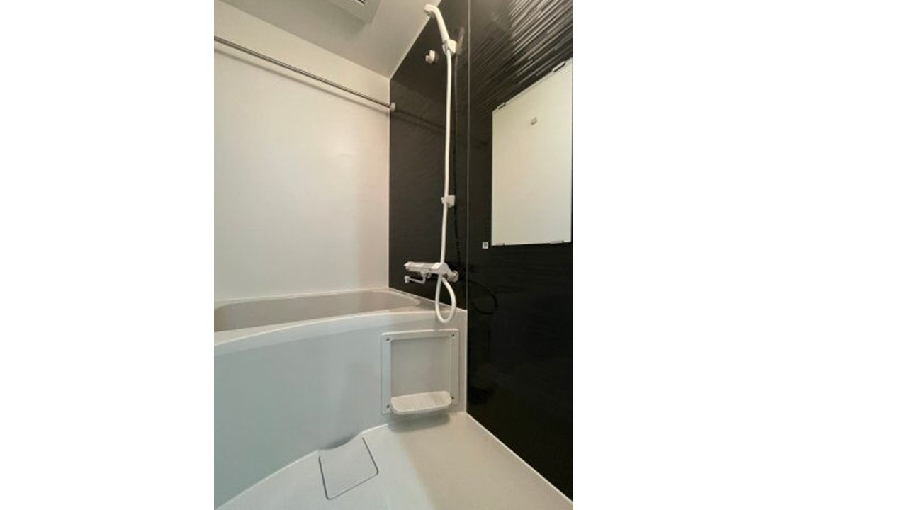 東京都足立区足立2丁目　1棟売りアパート　満室稼働中の浴室