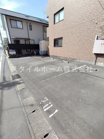 アトランティス・コウメイの駐車場