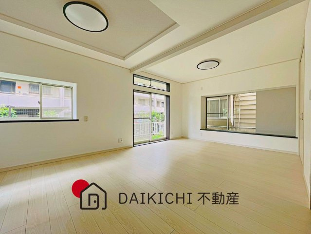 【居間・リビング】 | 久喜市久喜北1丁目　中古戸建