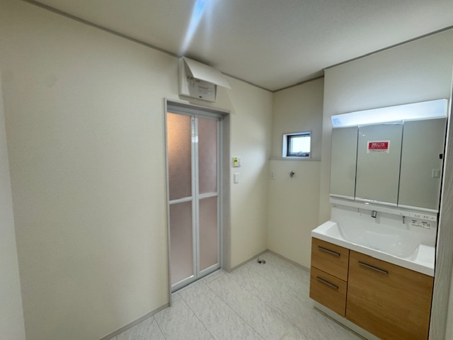 いろどりアイタウン倉敷市大内②号棟の独立洗面台|１階洗面化粧台。