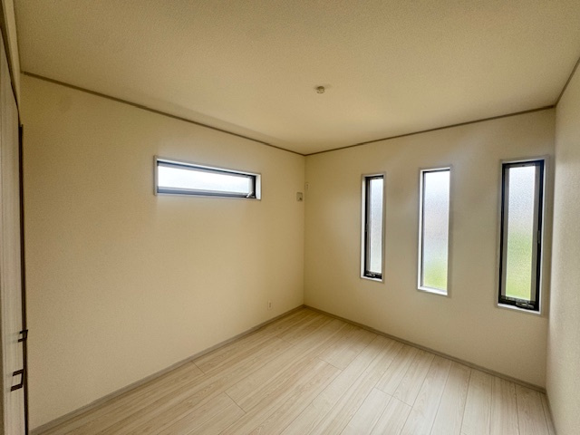 いろどりアイタウン倉敷市大内②号棟の洋室|２階北西洋室５．３３帖。