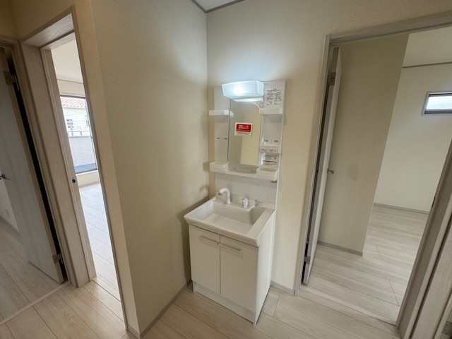 いろどりアイタウン倉敷市大内②号棟の独立洗面台|２階洗面化粧台。