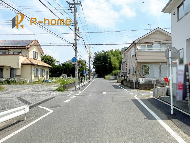 小山市間々田23期　新築戸建て　1号棟の前面道路含む現地写真|堂々！建物完成♪実際のお部屋をご見学可能です♪
ご見学が一番の資料！お気軽にお問い合わせ下さい♪
