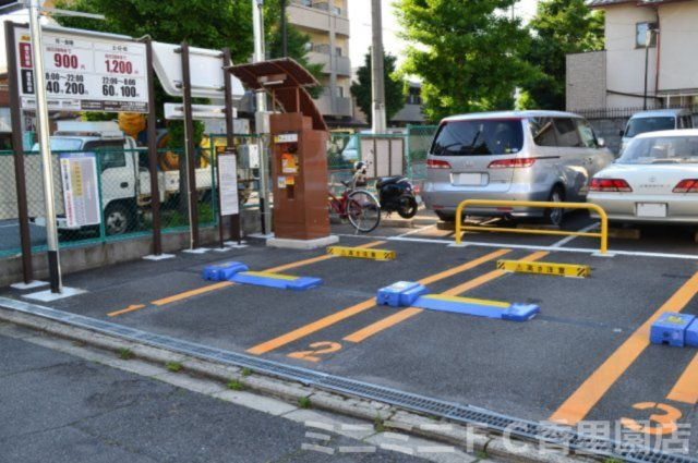 ハイツ浄土寺の周辺|目の前に、時間貸しパーキングがあります。