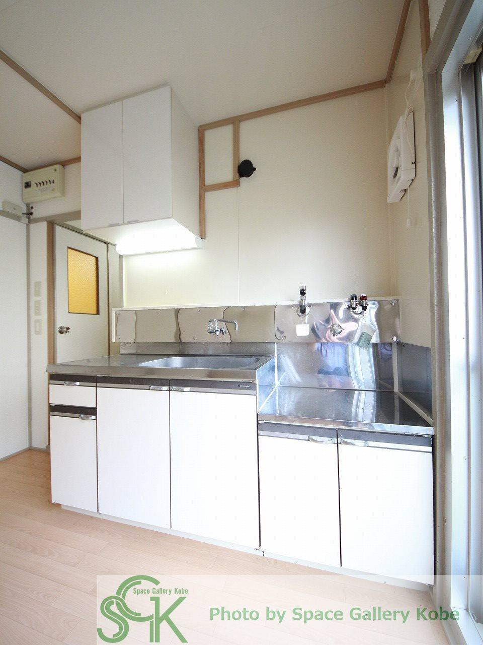 東垂水住宅のキッチン|※お部屋により仕様が異なる場合があります。