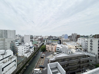 【展望】 | 眼前に広がる空の雄大さと、このお部屋の自慢の一つである「眺望」をご覧ください。毎日、この景色を独り占めできる新生活に夢が広がります。～即日のご見学可能～　お問合せはお気軽にどうぞ。