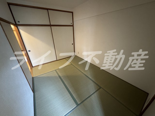 メゾン菱江の寝室|落ち着いて過ごせるお部屋なので、寝室にいかがでしょうか