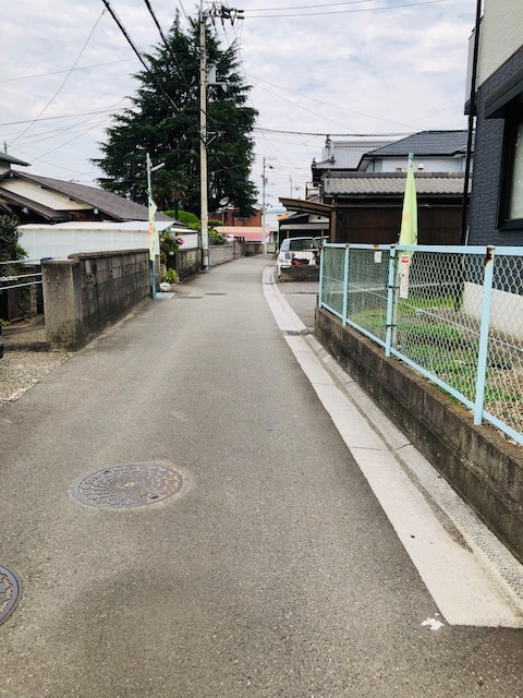 坂井町3丁目の前面道路含む現地写真