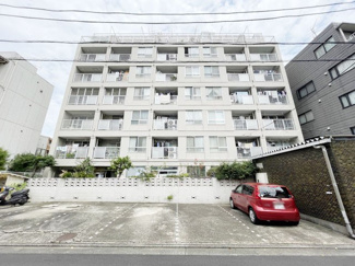 【外観】 | 手入れの行き届いた外壁やエントランスなど、「見ればわかる」レベルで清潔感を保ったマンションです。築年数を感じさせない姿で皆様をお出迎えします。～即日のご見学可能～　お問合せはお気軽にどうぞ。