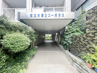 【エントランス】 | お客様を、そして住人を出迎えてくれるマンションのエントランス。ゴミが落ちていないことからも、管理状態の良さや住民の節度の高さが見て取れます。～即日のご見学可能～　お問合せはお気軽にどうぞ。