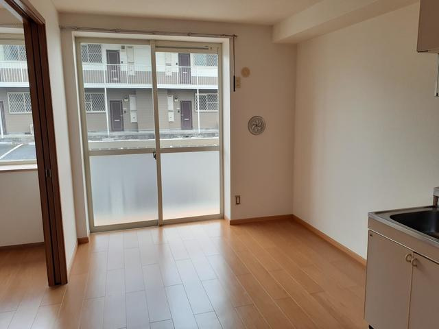 カンパーニュ壱番館の居間・リビング