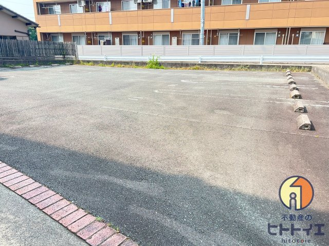 ハイデンス和泉の駐車場