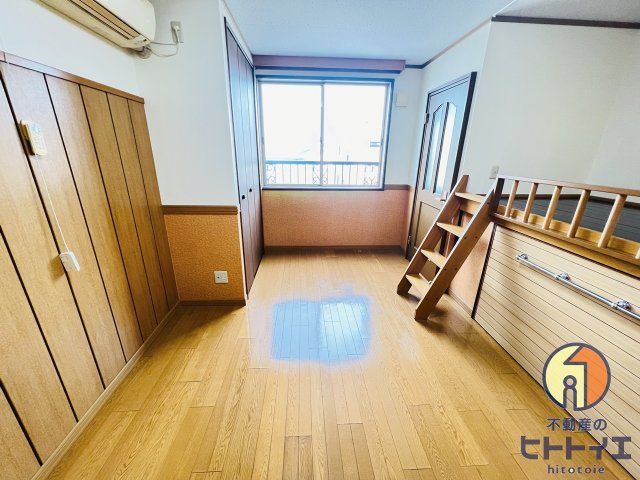 ハイデンス和泉の洋室