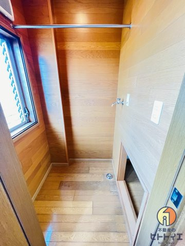 ハイデンス和泉のその他|洗濯機置場と洗濯物干しスペースです