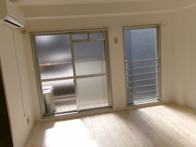 多聞ビルの居間・リビング