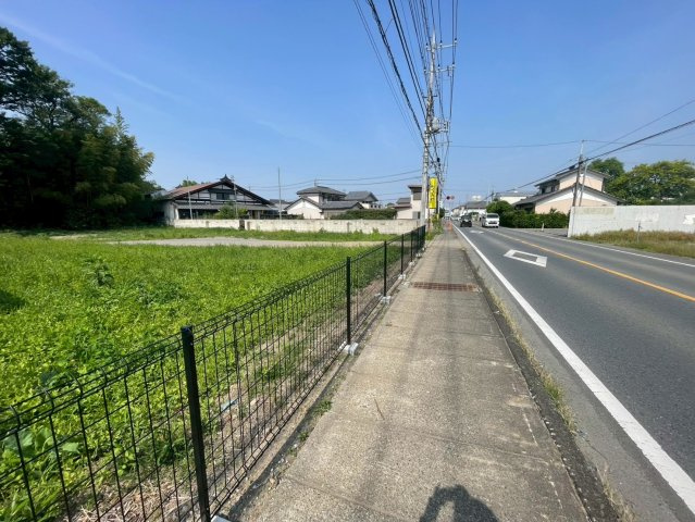 -三丁目不動産-上里町七本木　売地　約294坪の前面道路含む現地写真