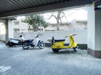【駐車場】 | バイク置き場。空き区画の有無や駐輪料金、サイズおよび排気量規定などについては、改めてお問い合わせください。～即日のご見学可能～　お問合せはお気軽にどうぞ。
