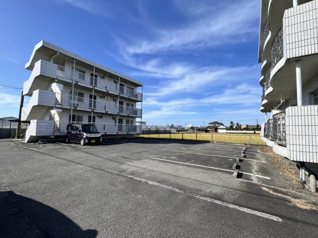 フェアウェードライブの駐車場