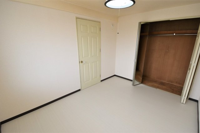 フェアウェードライブの洋室