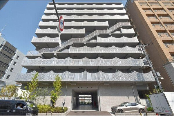 TOPAZ江坂の外観