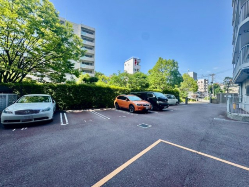 ドルミ京橋の駐車場