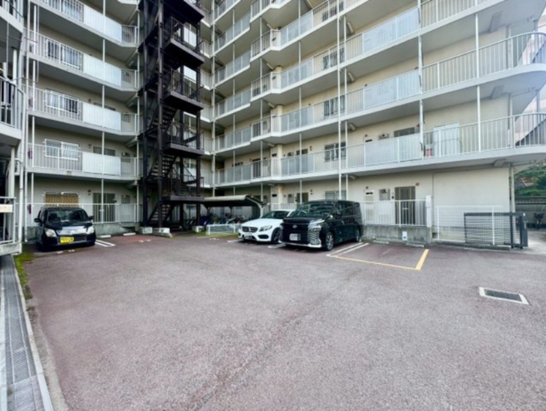 ドルミ京橋の駐車場