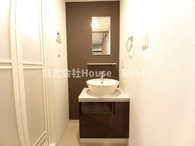 ララプレイス神戸西元町の独立洗面台