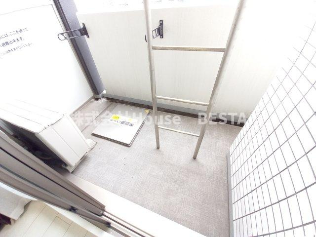 ララプレイス神戸西元町のバルコニー