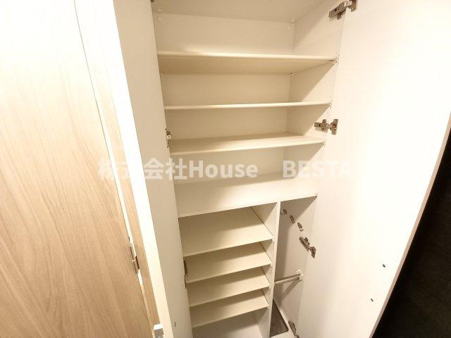 ララプレイス神戸西元町の収納