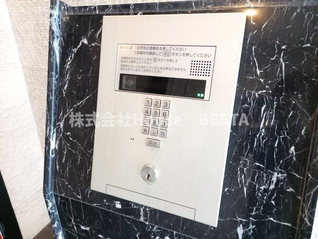 ララプレイス神戸西元町のエントランス