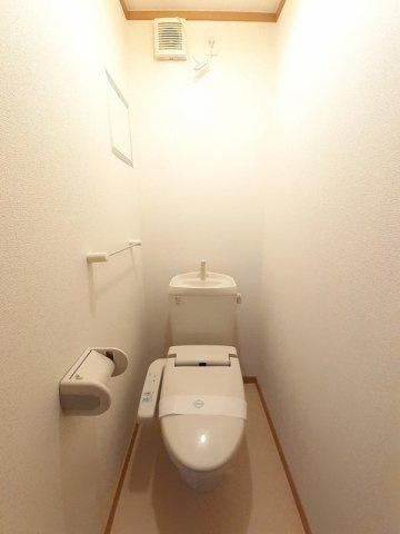ベル・ソレイユＣのトイレ|落ち着いたトイレです
