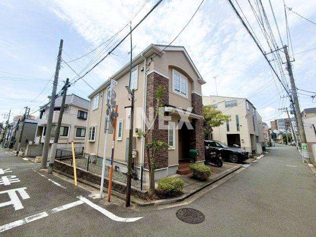 横浜市中区千代崎町４丁目の一戸建ての外観