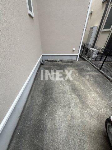 横浜市中区千代崎町４丁目の一戸建ての駐車場