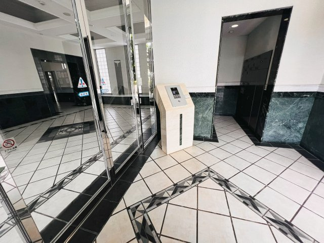 エイルヴィラ羽犬塚駅前プレステージのエントランス