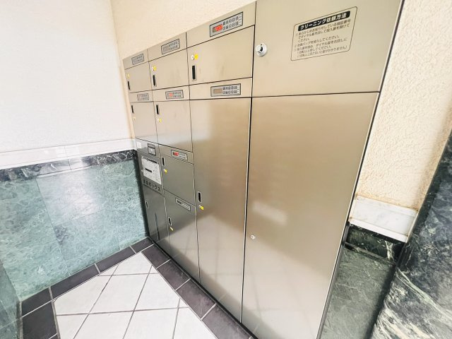 エイルヴィラ羽犬塚駅前プレステージのその他共用部分|宅配ボックスが付いています