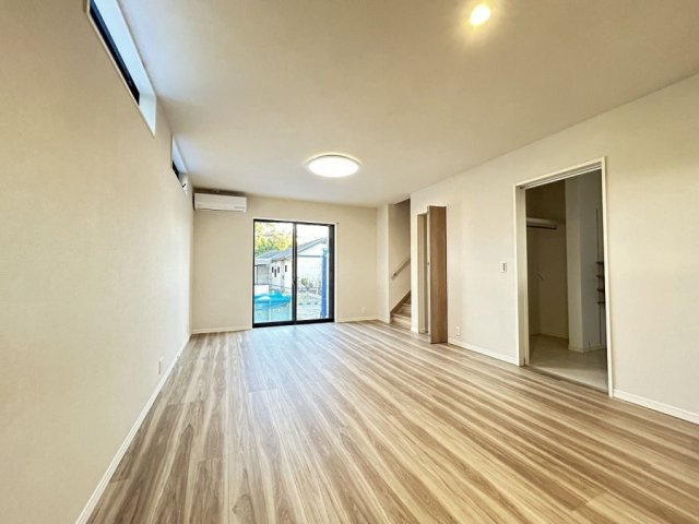 本郷2丁目　新築戸建ての居間・リビング