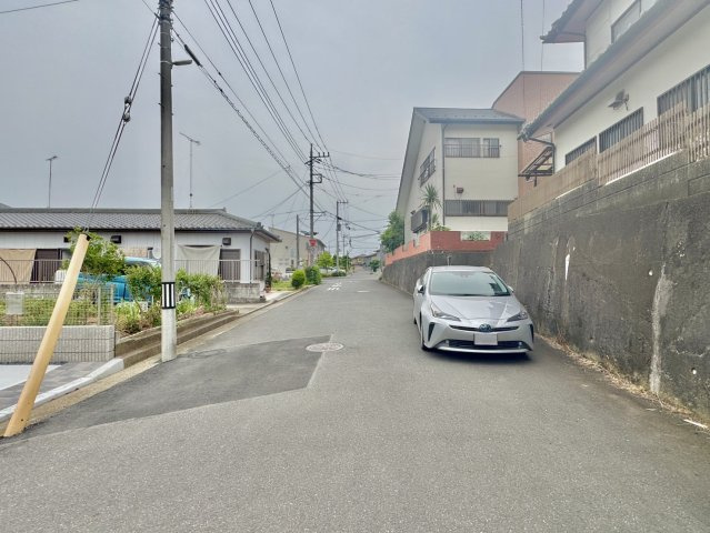 水戸市東赤塚中古戸建の前面道路含む現地写真