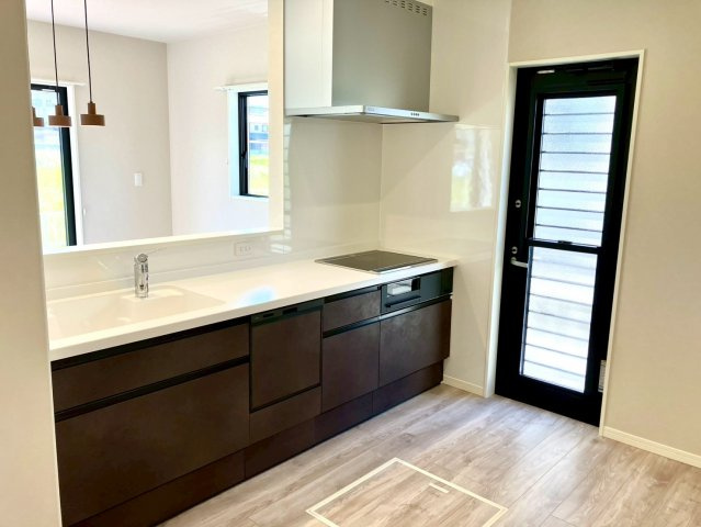 ファミリータウン柞原Ⅱ⑳のキッチン|食洗機・IHコンロ・スマートレンジフード設置されています。