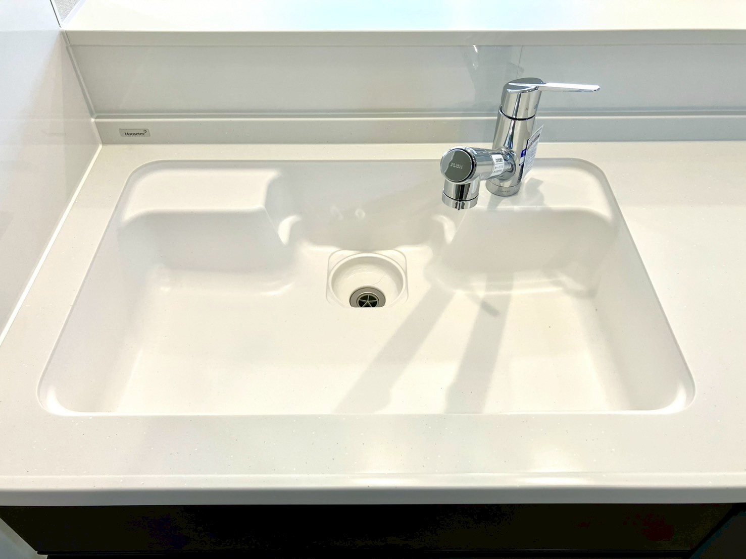 ファミリータウン柞原Ⅱ⑳のキッチン|一体型のキッチンはお手入れが簡単です。